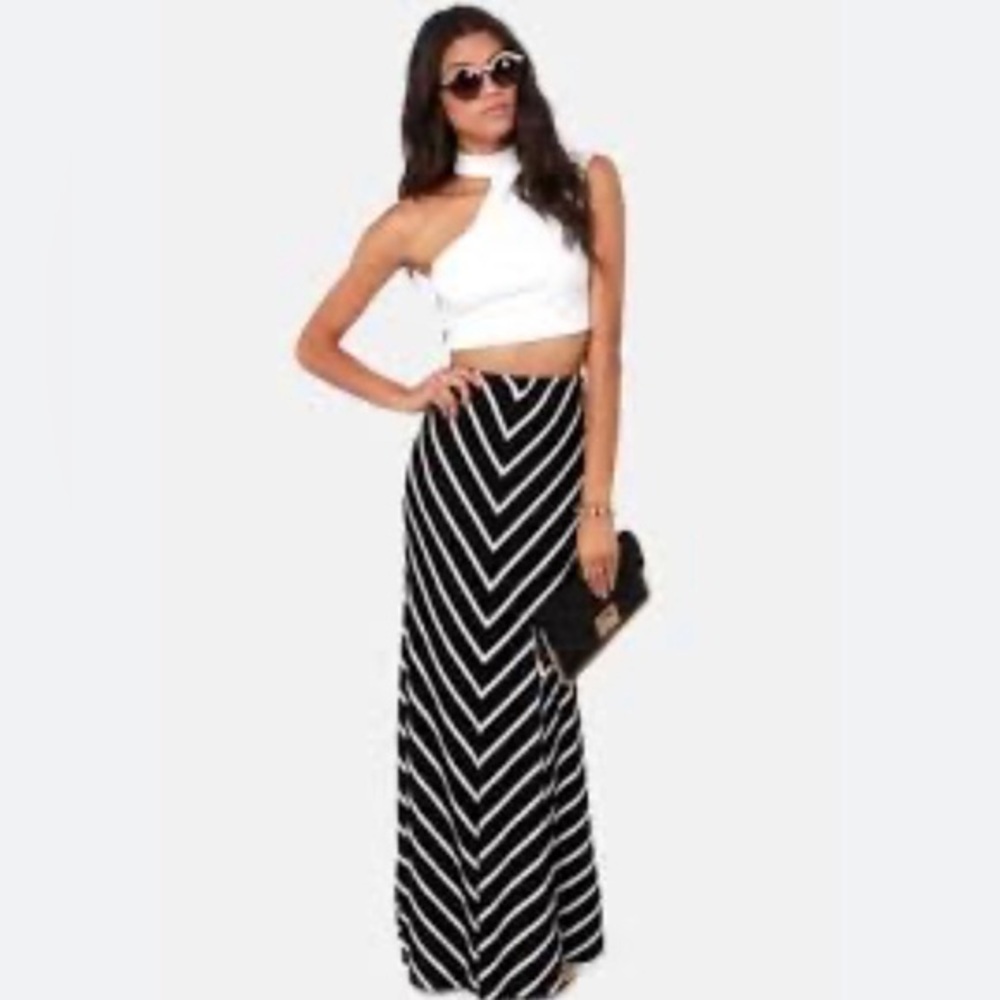 Larry Levine Maxi blue and white stripe maxi skirt size small